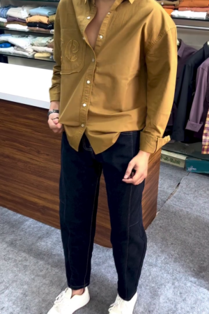 Men Regular Fit Solid Spread Collar Casual Shirt