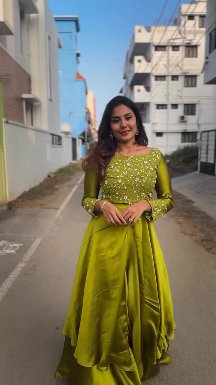 Mehendi Green Shimmer Georgette Gown - Image 5