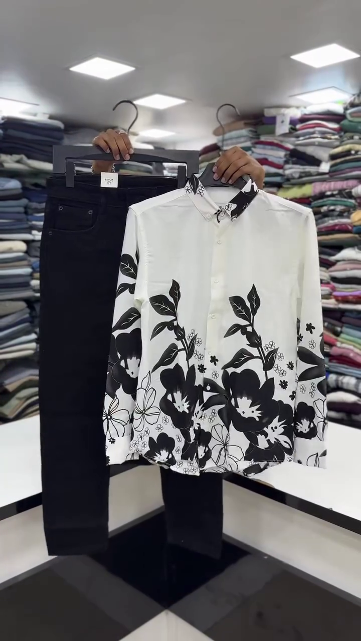 Men Slim Fit Floral Printed Casual Shirt - Image 4